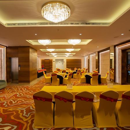 Celebrant Hotel Βαρανάσι Εξωτερικό φωτογραφία