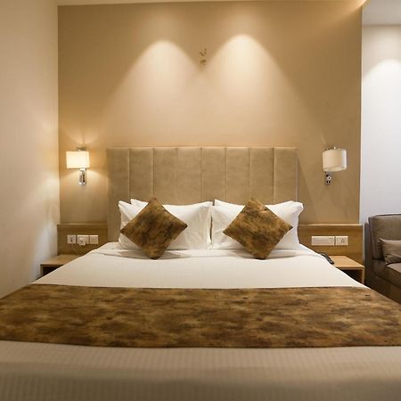 Celebrant Hotel Βαρανάσι Εξωτερικό φωτογραφία