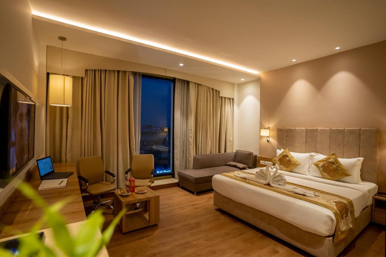 Celebrant Hotel Βαρανάσι Εξωτερικό φωτογραφία