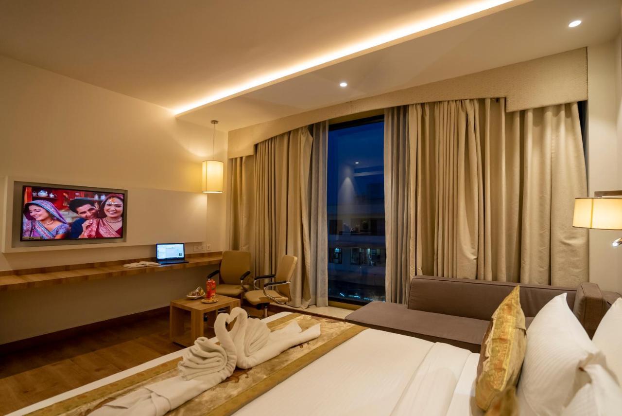 Celebrant Hotel Βαρανάσι Εξωτερικό φωτογραφία