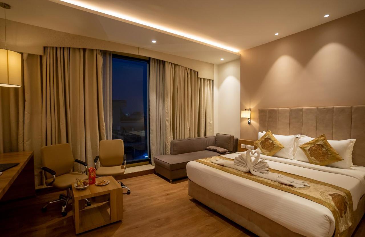 Celebrant Hotel Βαρανάσι Εξωτερικό φωτογραφία