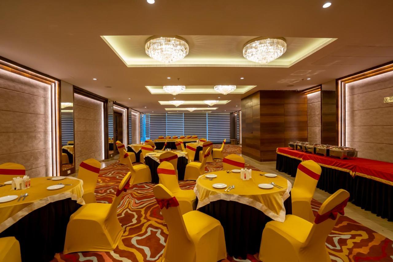 Celebrant Hotel Βαρανάσι Εξωτερικό φωτογραφία