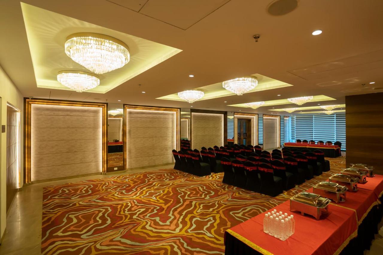 Celebrant Hotel Βαρανάσι Εξωτερικό φωτογραφία