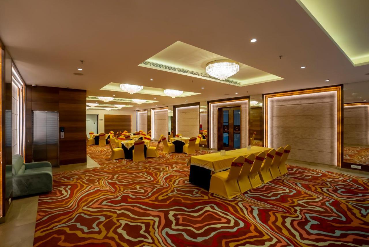 Celebrant Hotel Βαρανάσι Εξωτερικό φωτογραφία
