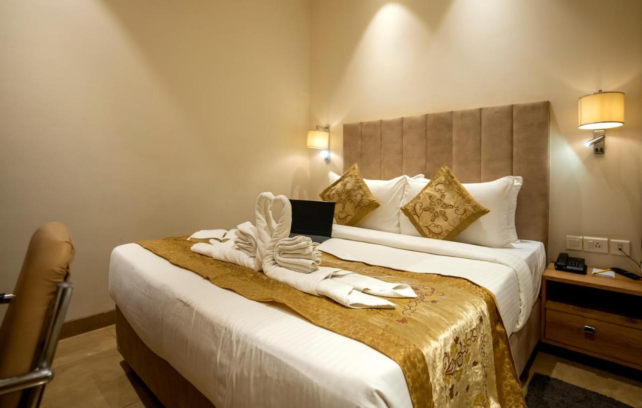 Celebrant Hotel Βαρανάσι Εξωτερικό φωτογραφία