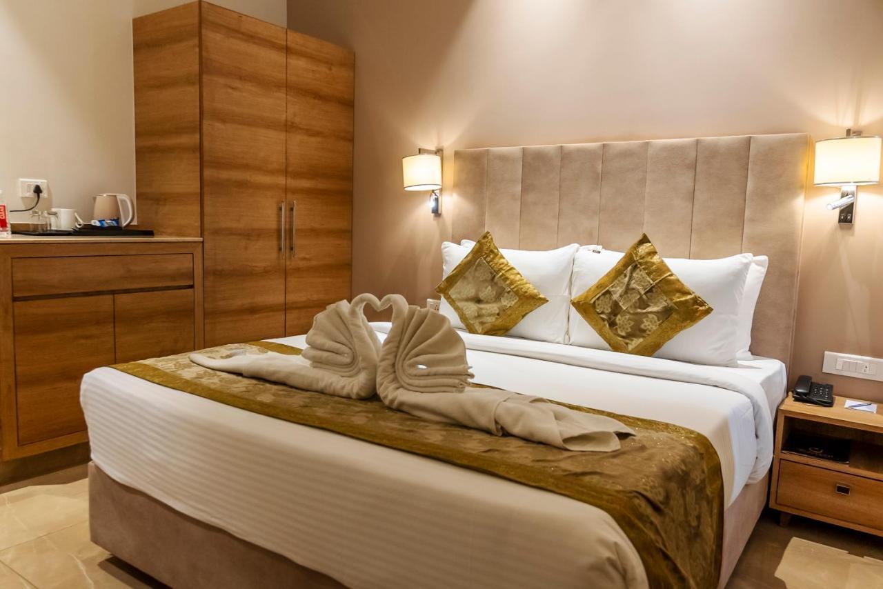 Celebrant Hotel Βαρανάσι Εξωτερικό φωτογραφία