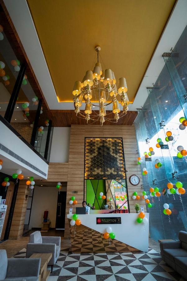 Celebrant Hotel Βαρανάσι Εξωτερικό φωτογραφία