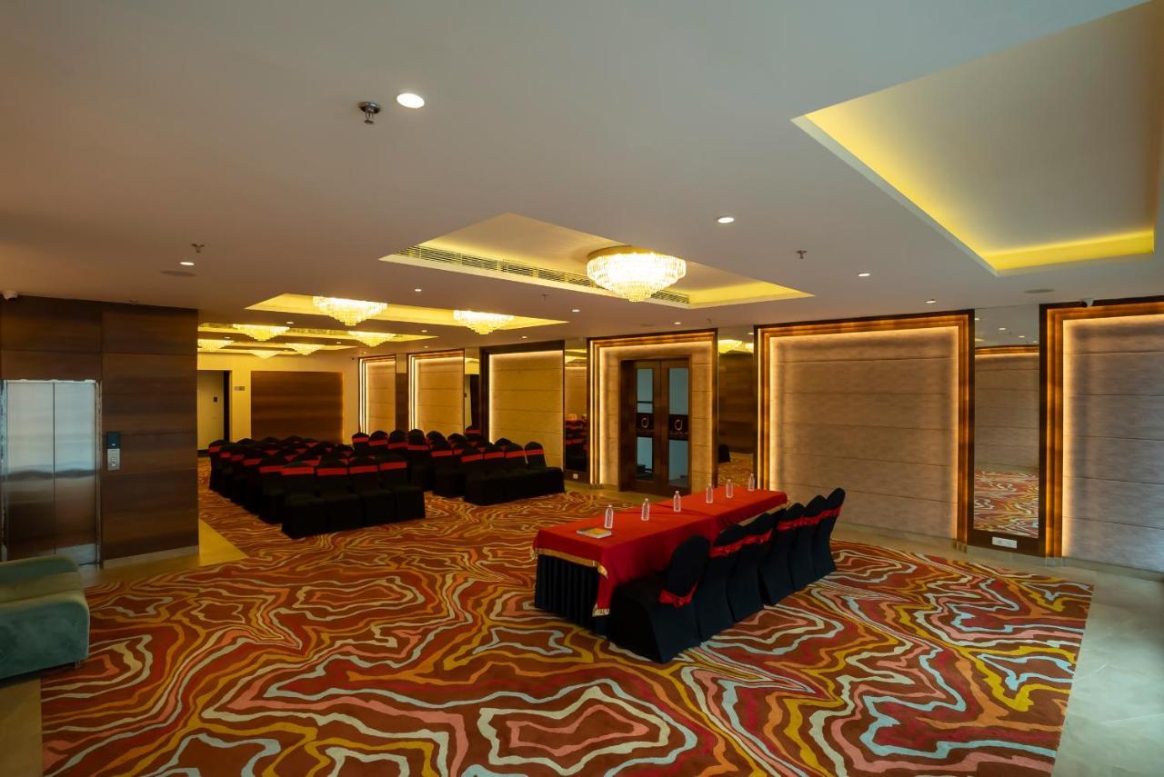 Celebrant Hotel Βαρανάσι Εξωτερικό φωτογραφία