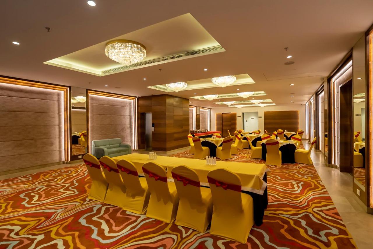 Celebrant Hotel Βαρανάσι Εξωτερικό φωτογραφία