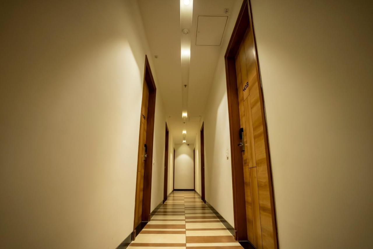 Celebrant Hotel Βαρανάσι Εξωτερικό φωτογραφία