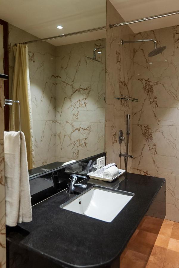 Celebrant Hotel Βαρανάσι Εξωτερικό φωτογραφία