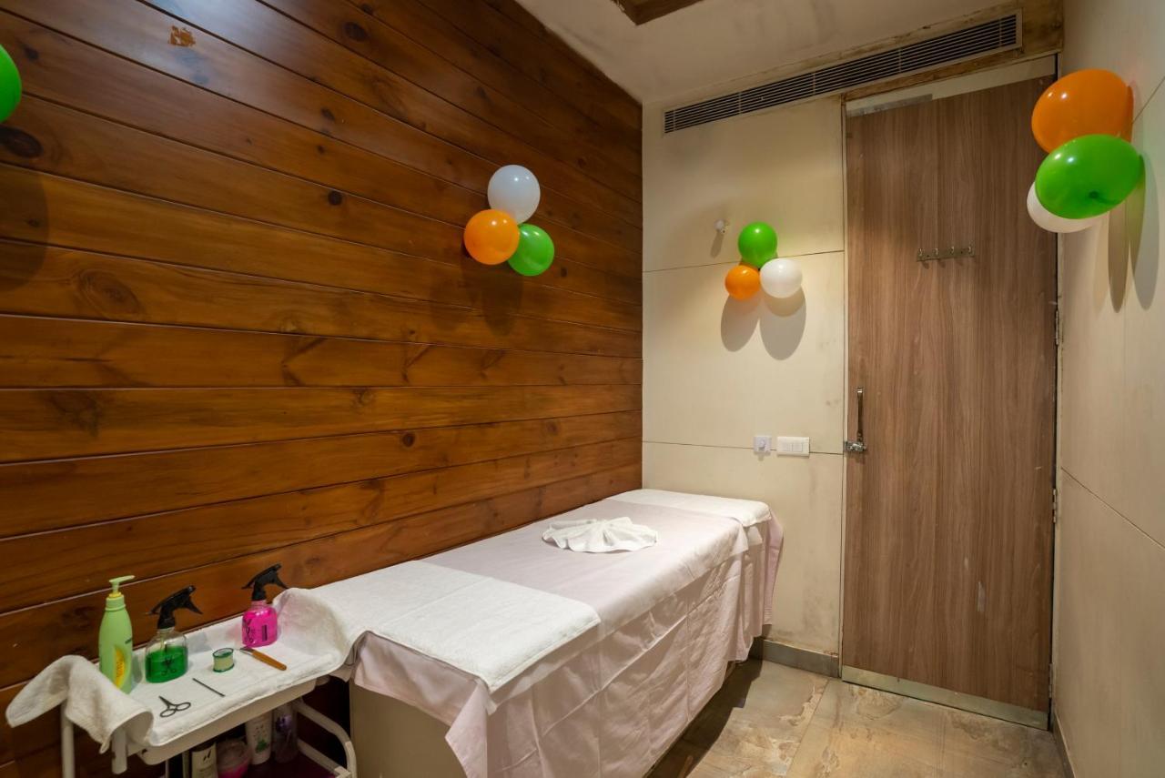 Celebrant Hotel Βαρανάσι Εξωτερικό φωτογραφία