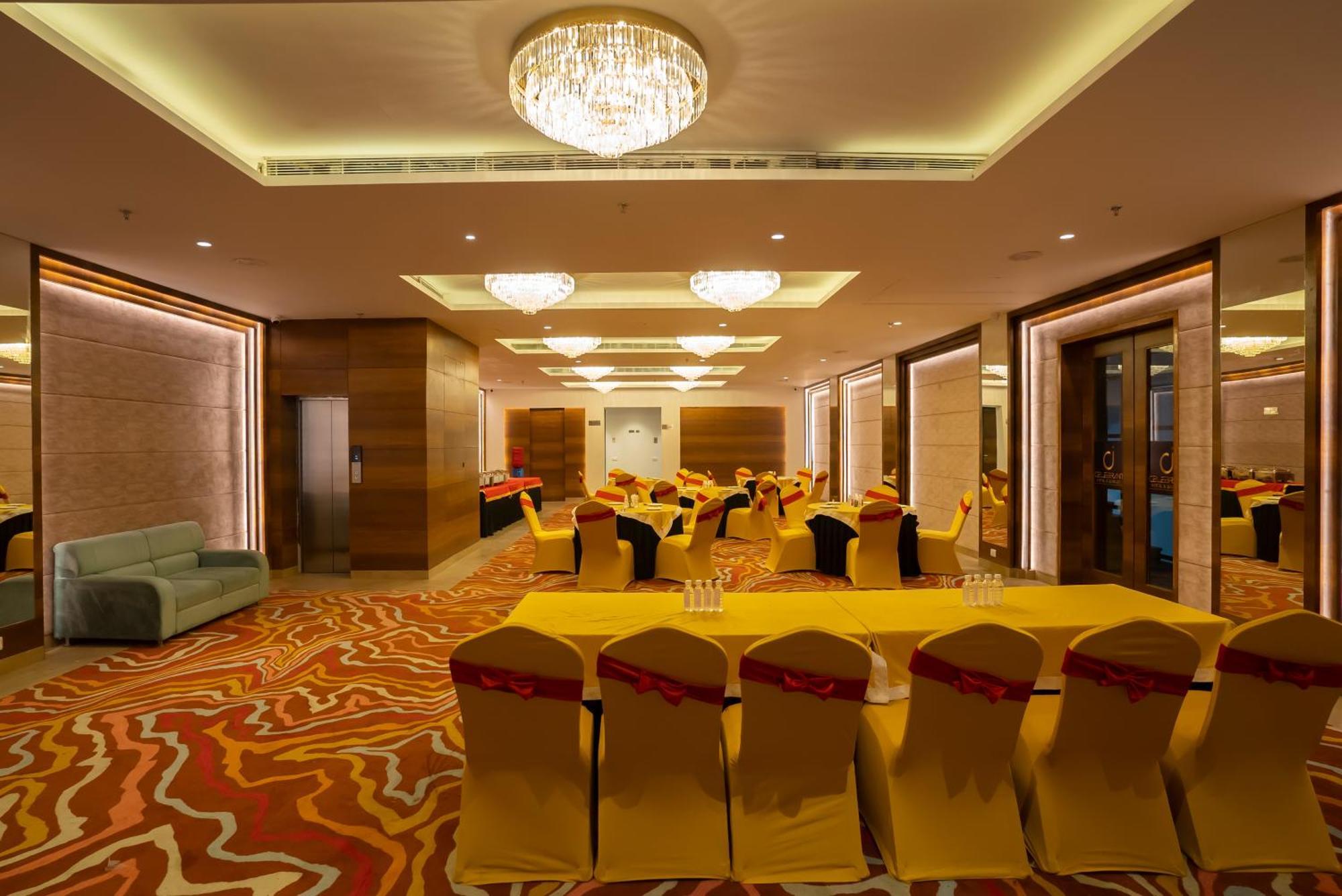 Celebrant Hotel Βαρανάσι Εξωτερικό φωτογραφία