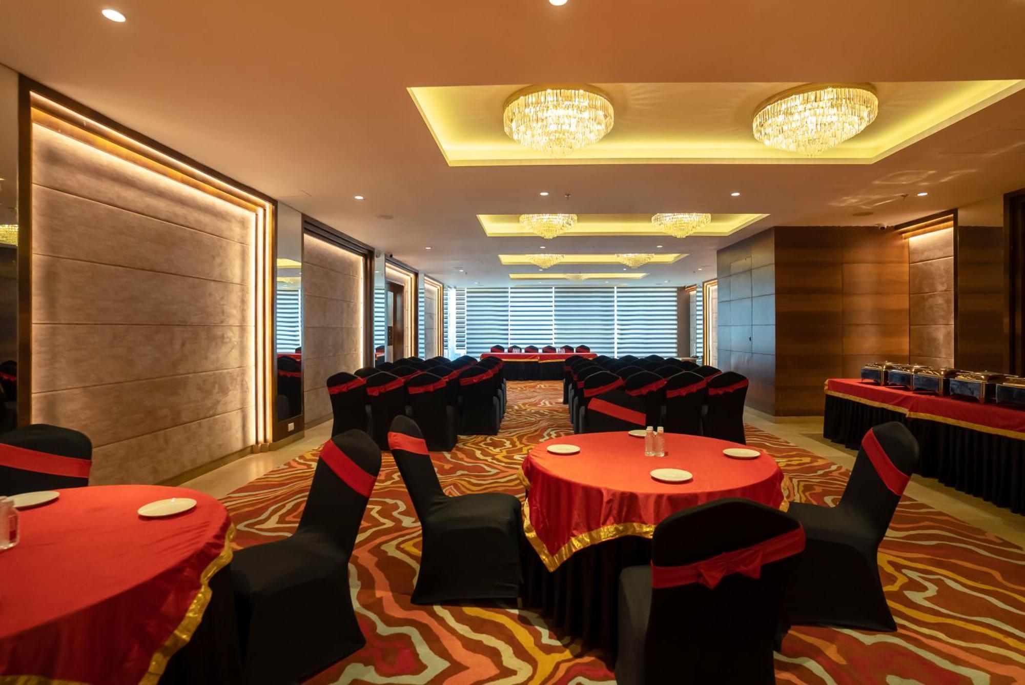 Celebrant Hotel Βαρανάσι Εξωτερικό φωτογραφία