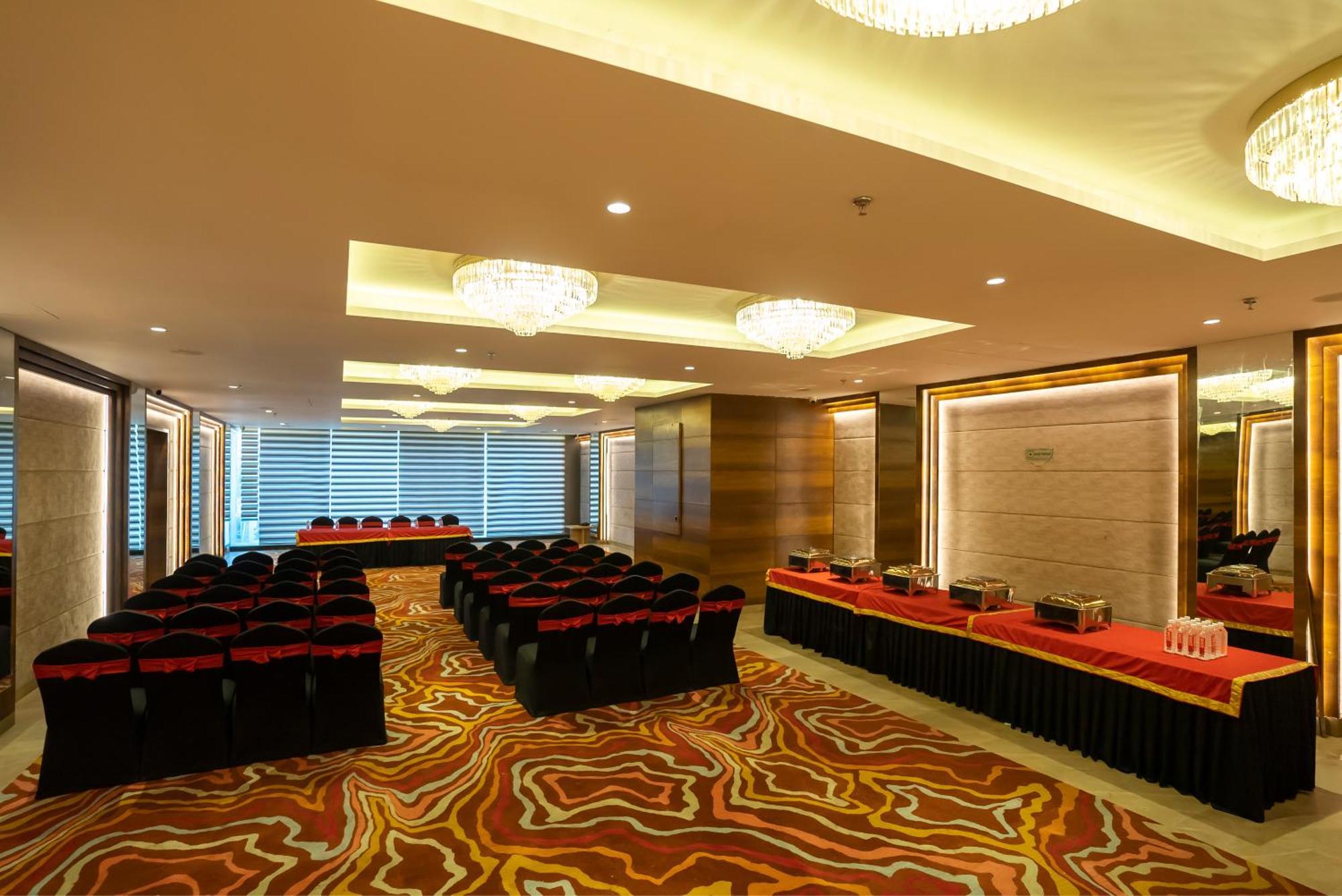 Celebrant Hotel Βαρανάσι Εξωτερικό φωτογραφία