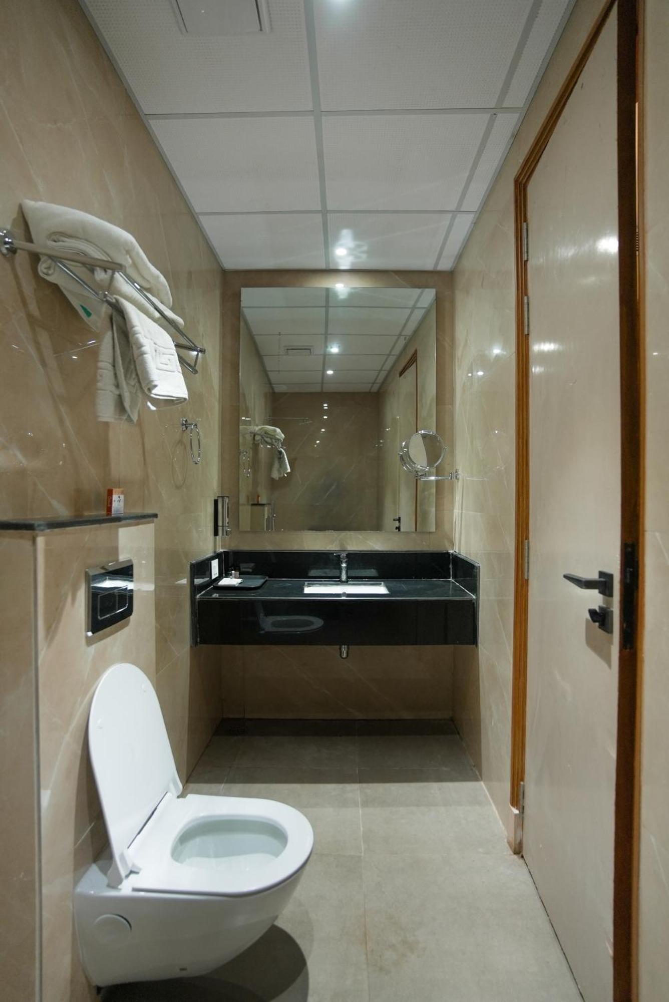 Celebrant Hotel Βαρανάσι Εξωτερικό φωτογραφία