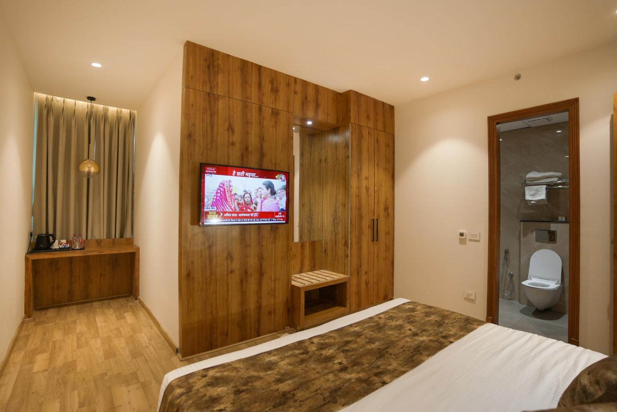 Celebrant Hotel Βαρανάσι Εξωτερικό φωτογραφία
