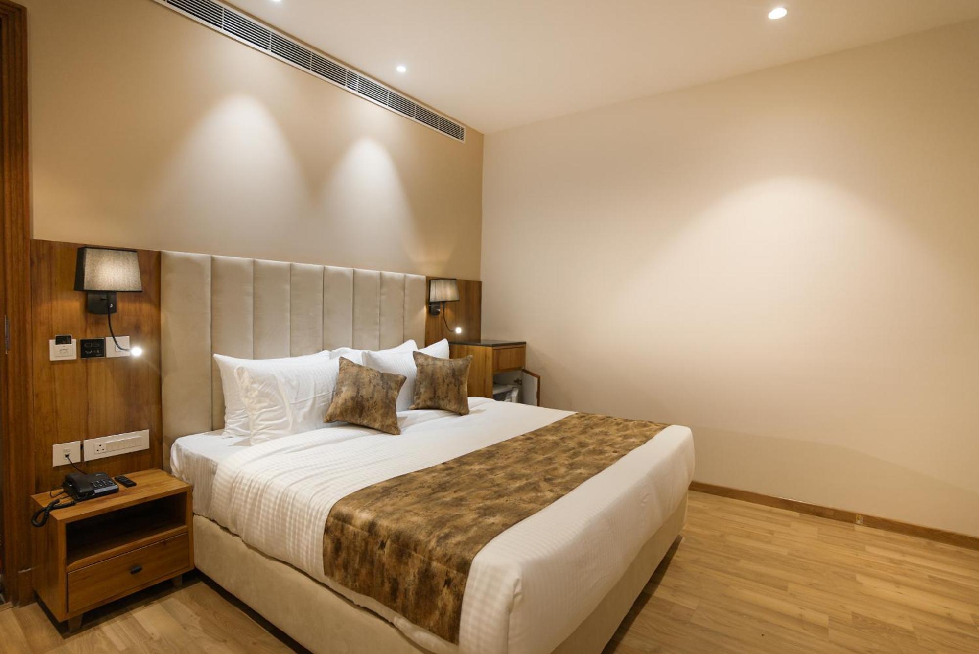 Celebrant Hotel Βαρανάσι Εξωτερικό φωτογραφία
